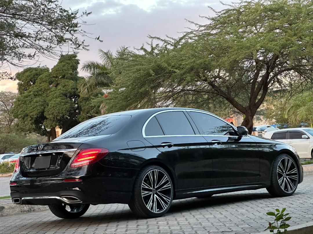Mercedes Benz thumbnail 7
